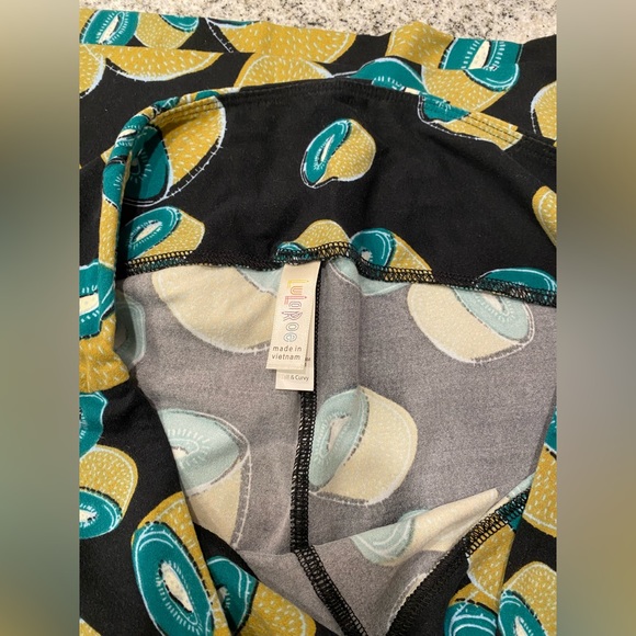 LuLaRoe TC Kiwi Leggings - Picture 3 of 5
